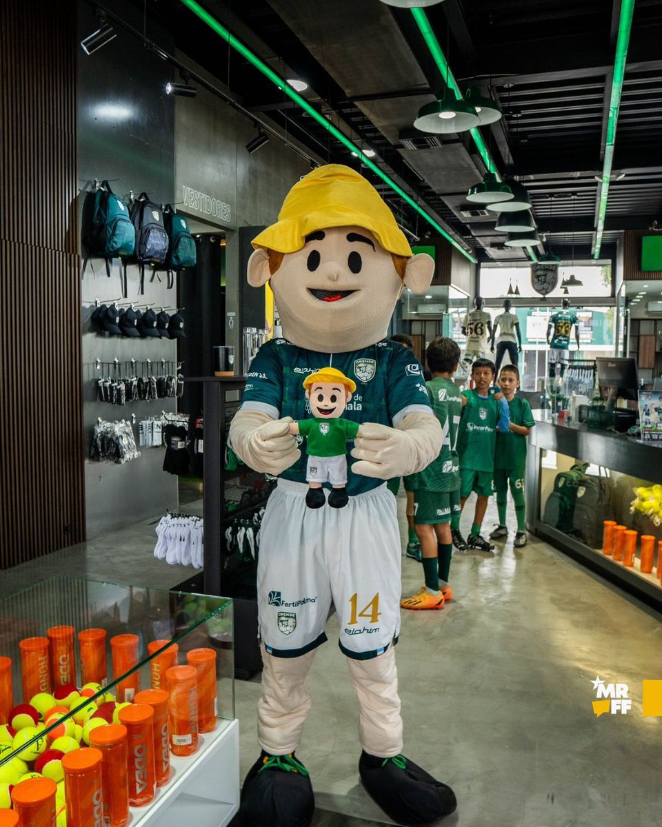 MrOFFSIDER's tweet photo. En la Tienda Orense ya pueden encontrar sus peluches de Bananerito https://t.co/7OJE6WPNmr