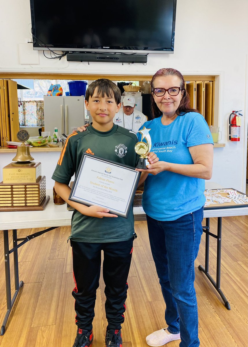 It was an honor recognizing the Kiwanis Outstanding Student of the Month today. Emory 6th grader Fabian was selected for being an outstanding student, a kind person, and a role model to his peers. Congratulations Fabian! ⭐️ @SBUSD_NEWS @Supt_SBUSD #SBUSD