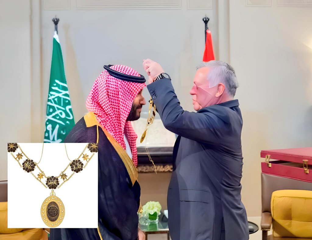 😶‍🌫️چیزی که همه میبینن:اهدای مدال شجاعت از سوی پادشاه اردن به پادشاه عربستان 😎چیزی که واقعا اتفاق افتاد:انداختن طناب فلاکت آرمان فلسطین به گردن عربستان به عنوان جایگزین جمهوری اسلامی. وقتی ویروس به بدن جدید منتقل میشه. وقتی جایگزین رسمی شد🤝 #پرچم_شیر_و_خورشید @SamanthaIrani