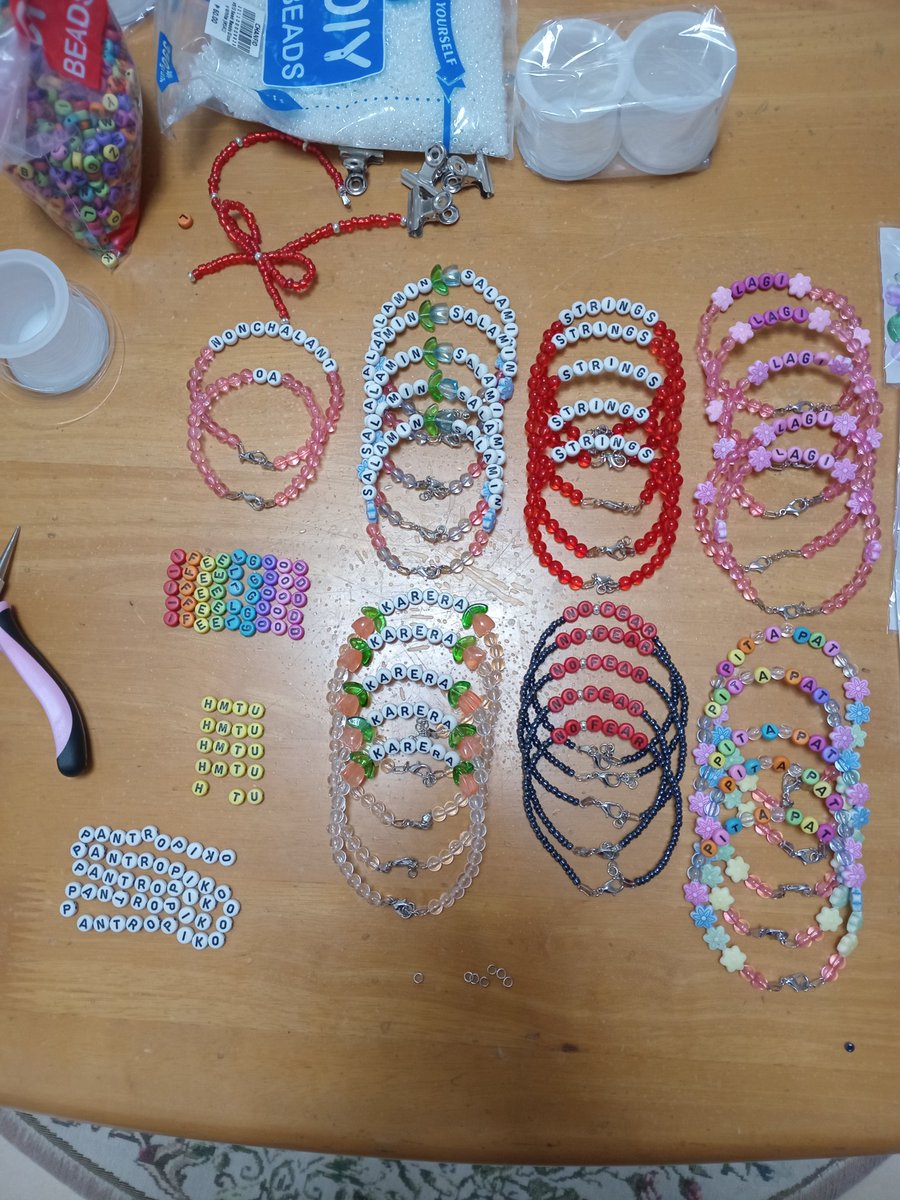 first 24 hours of doing friendship bracelets for Biniverse day 1 😩