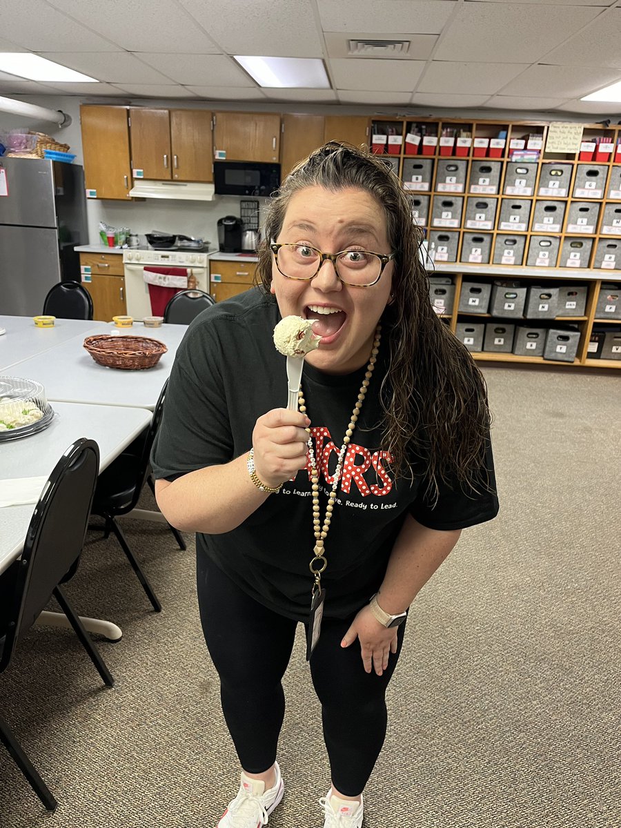 BoozDebbie's tweet photo. The love continues….donuts from the PTO, bagels from our principals and heartfelt cards from our children. Our hearts are full! #tgproud #tollgategrammar https://t.co/NgZzJ5cAAo