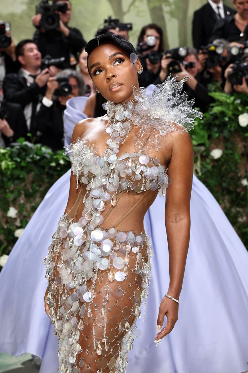 #MetGala's best? @JanelleMonae's  #sustainablefashion couture. Channeling Garden of Time: ReAwakening Fashion. Her holographicdiscs made from #recycledplastic bottles = eco-consciousness. We connect fashion w/deeper meaning & narrative resonance. DM us!createdby.io/media/