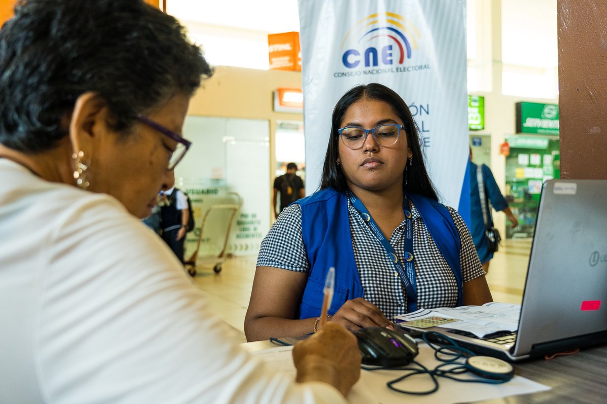 En la #TerminalTerrestreBabahoyo se incorporó un punto fijo para el #CambioDomicilioElectoral 🏡🗳, para los ciudadanos que deseen sufragar en las #Elecciones2025Ec cerca de su lugar de residencia. 

Funcionarios de <a href="/CNE_LosRios/">CNE Los Ríos</a> atenderán de ⏰09h00 a 17h00, hasta el 11 de mayo.