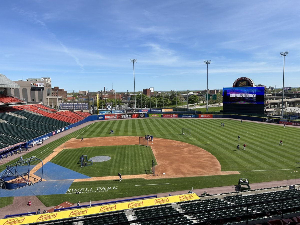 A picture perfect day for baseball in downtown as the #Bisons return home for a series against the WooSox. Can’t ask for better weather than this. @WGRZ