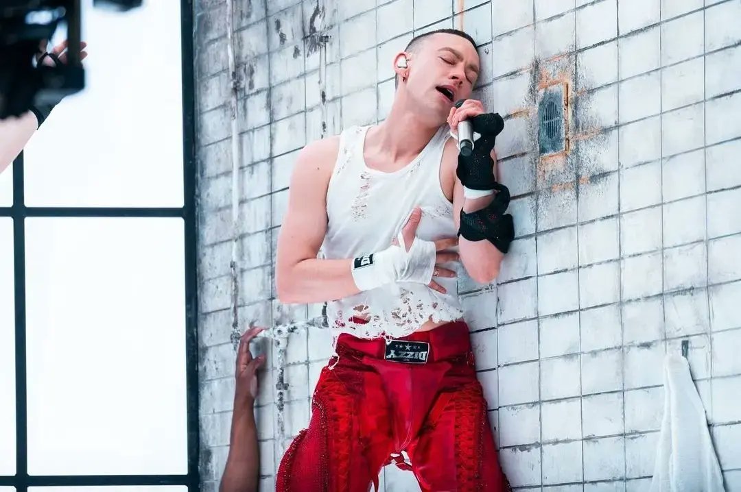 Omg! Oh! My! God! Ommmmmgggg! That was incredible. The last note was PERFECT! I feel like crying. I Iove you, @alexander_olly. You are magnificent. @alexander_olly #ollyalexander #olly #eurovision #eurovision2024 #esc #esc2024 #dizzy