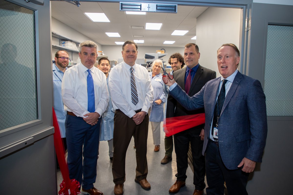 SCWA Chairman Charles Lefkowitz cut the ribbon on our brand-new laboratory expansion in Hauppauge! This new area gives our state-of-the-art laboratory a major increase in space, allowing our chemists and technicians to be ready for future testing requirements.