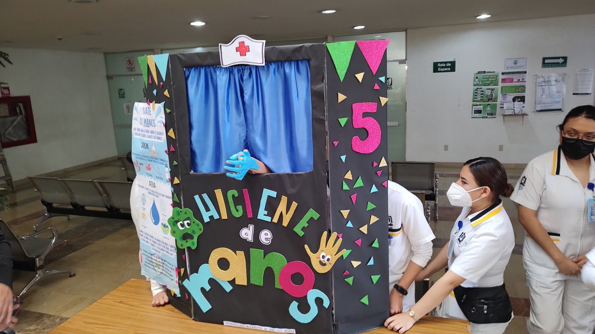 IMSS_Bienestar's tweet photo. En el Hospital de Especialidades #IMSSBIENESTAR "Soledad de Graciano Sánchez" en #SanLuisPotosí se realizaron exposiciones sobre la importancia de la #HigieneDeManos como parte de la Campaña "SALVA VIDAS: Limpia tus manos".💧🏥 1/2 https://t.co/0Me50GhcKJ