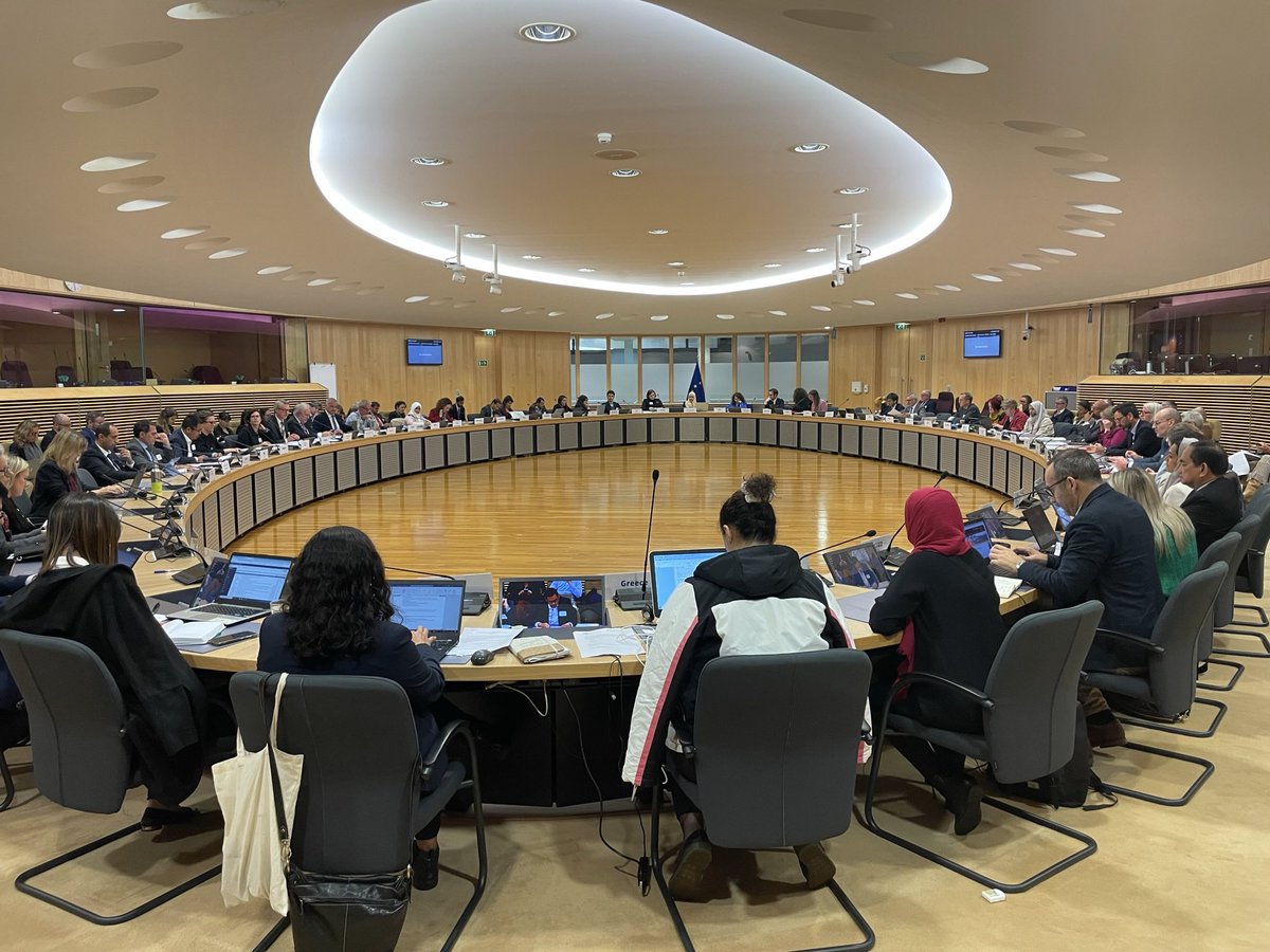 In Brussels today to discuss#Yemen, where close to 10 years of conflict have taken a heavy toll on the humanitarian situation. Regional developments must not overshadow the spectre of malnutrition, infectious diseases and weapon contamination looming over the population.