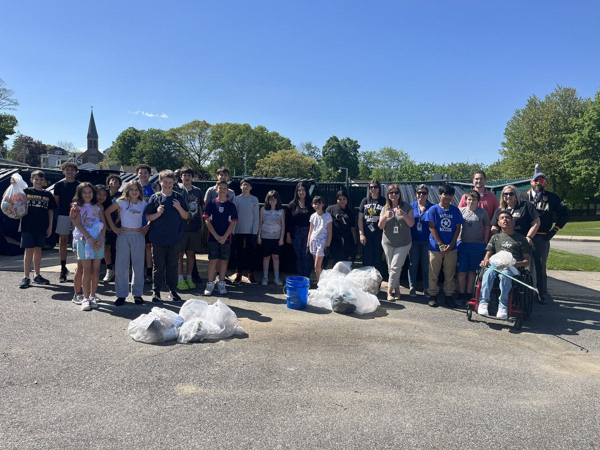 RBS_Bulldogs's tweet image. Thanks to Unified, our students, &amp;amp; staff volunteers for participating in today’s Service Day: The Morris County Cleanup! It was the perfect day to beautify our campus &amp;amp; secure a grant for our school!
