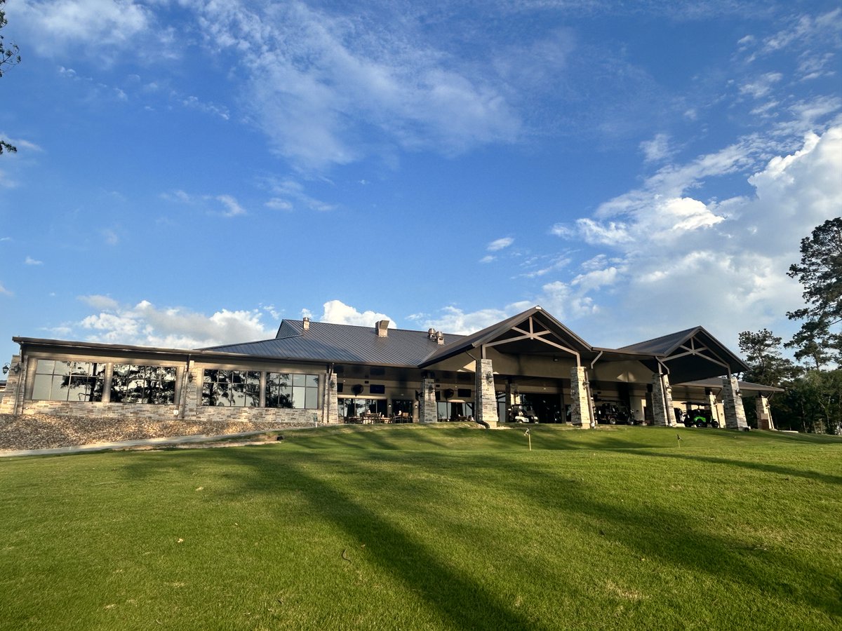 Even though the course is closed till Friday... Highlands Sports Bar & Grill is OPEN inside and on the patio, ready for you to stop in! 🍔🍺 #highlandslife #highlandpines #thewoodlandstx #houstontx #springtx #lazerzoysia #golf #golftexas #golflife #golfcourse #houstongolf