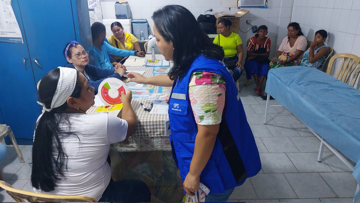 Acompañamos encuentro del @MinSaludVE con parteras indígenas en comunidad warao de La Horqueta, #DeltaAmacuro. Hablamos sobre signos de alarma en el embarazo y empleo de tecnologías comunitarias y resaltamos la importancia de los controles prenatales. #7Mayo