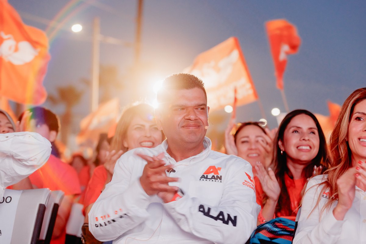 AlanRenteriaM's tweet photo. Esperanza, emoción y una nueva fuerza se alzó este domingo junto con la ola naranja para decir bien fuerte y claro que en #Peñasco los ciudadanos ya decidimos que sí queremos lo nuevo. El 2 de junio vamos a liberarnos de los de siempre. #LoNuevoLoVale #AlanPresidente #MC #Peñasco https://t.co/Op7BzHxtd3