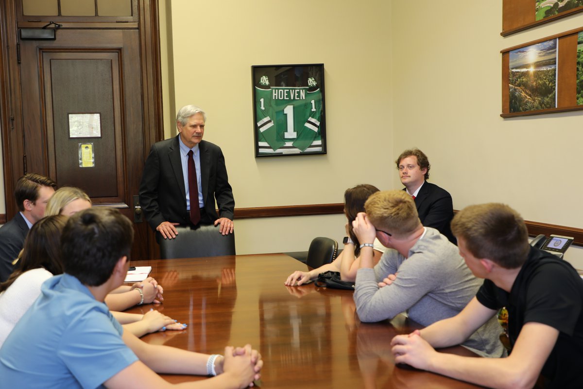 Great meeting with North Dakota students from Wilton visiting DC for their @CloseUp_DC trip.