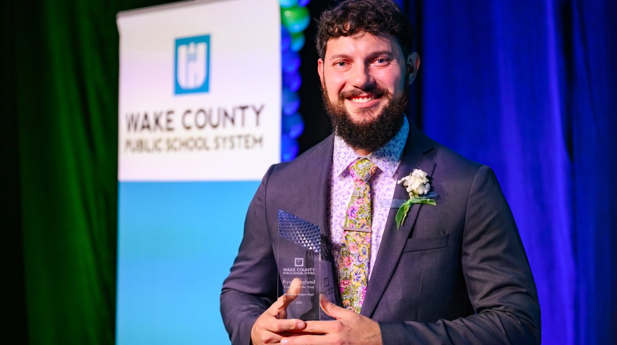 Meet Ryan Berglund of @millbrookmagnet, the 2024 WCPSS Teacher of the Year! 🎉🍏 Mr. Berglund received the honor at a banquet last night at the Raleigh Convention Center and celebrated this morning with students and staff at Millbrook. Read more: wcpss.net/site/default.a…