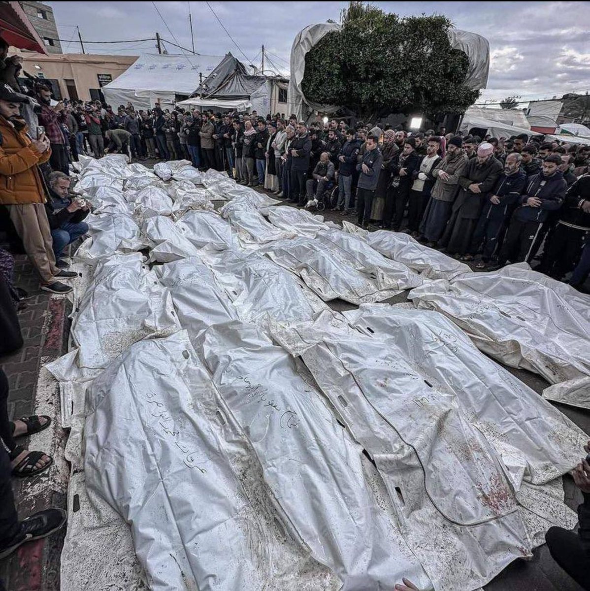 #getoutofrafah ölen biziz ölen insanlık...