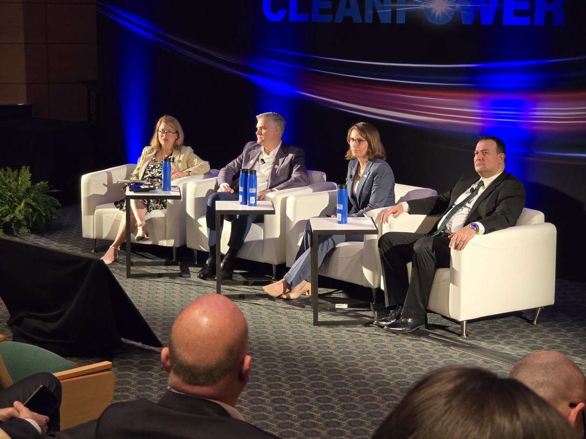 A great #offshorewind panel at CLEANPOWER moderated by a familiar face! The panelists agree, the best way to move the industry forward is to get projects online. Once this is achieved, people will see the benefits of the #jobs and electricity they provide. @USCleanPower