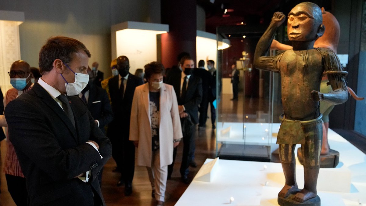 90% du patrimoine africain est en Europe 🇪🇺

Toute l’Europe est concernée par la restitution : 69 000 collections africaines au British Museum, 37 000 au Weltmuseum de Vienne, 180 000 au Musée royal de l’Afrique centrale de Tervuren (Belgique), 75 000 au futur Humboldt Forum [3]…