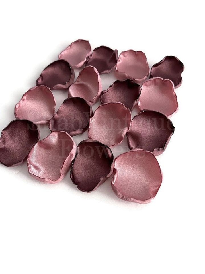 🌸 Transform your wedding day into a romantic fairytale with our Chianti and Mauve Flower Petals! Perfect for table settings, flower girl paths,… dlvr.it/T6YfLy #weddings #bridalshower #weddingaisledecor #intimatewedding #bohovibes #tabledecor #weddingday #smallwedding