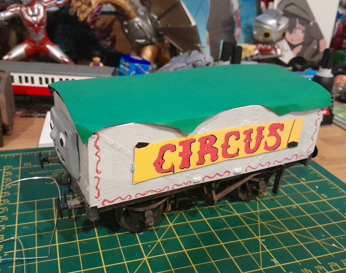 Given my 7 plank a colourful revamp as one of the S4 circus trucks. Tarpulin and the cables to hold it will need a little trial and error before all is said and done
