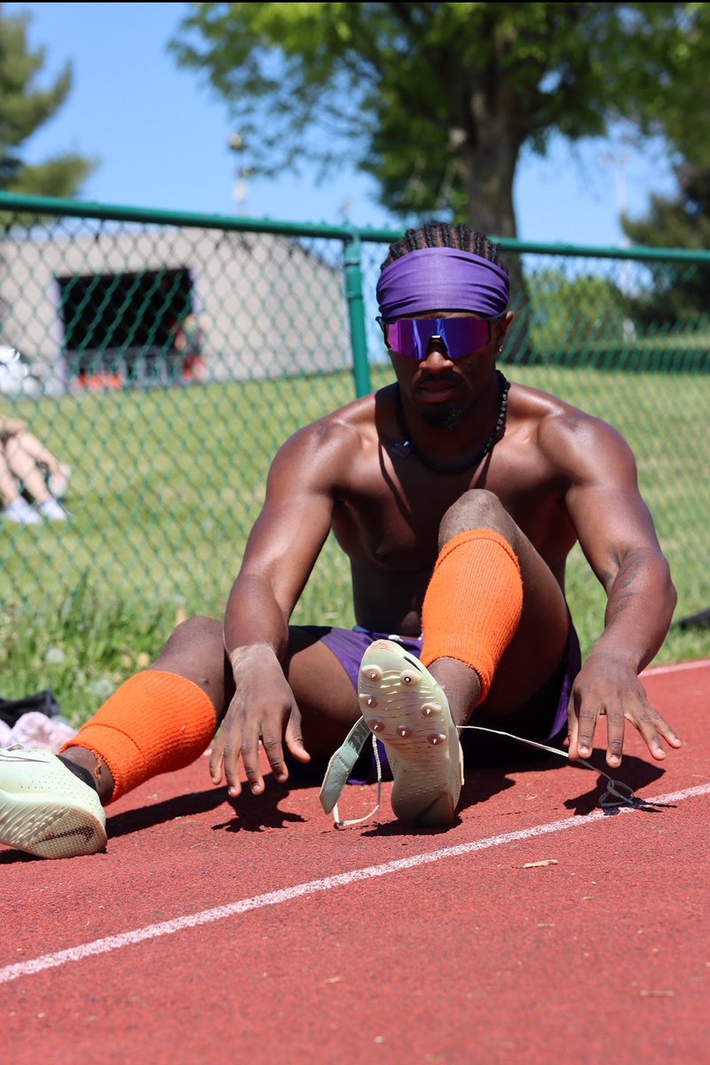 JadenEdwards35's tweet photo. Came back from a hamstring pull  2 weeks ago  preparing for Nationals , looking to become the NJCAA Long Jump Champion when it’s all said and done  ‼️ https://t.co/xrADVSzDPV