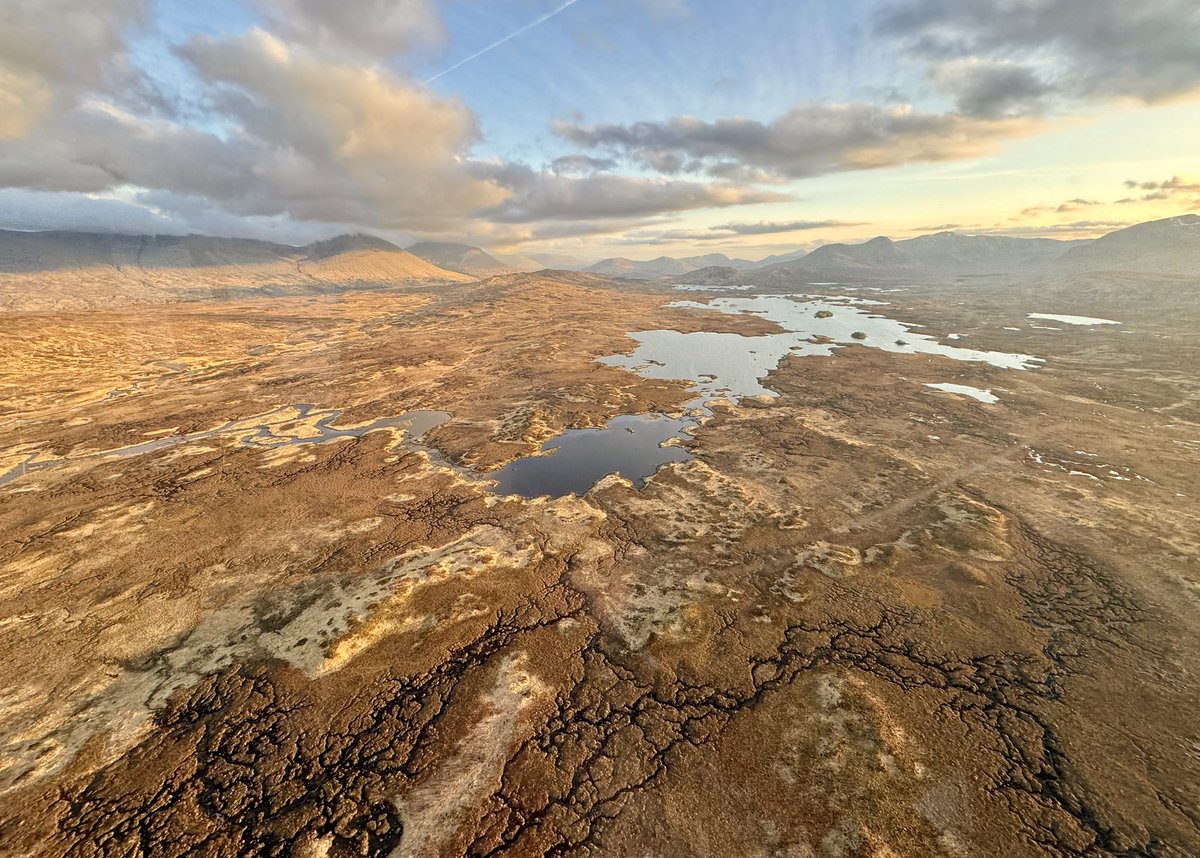 Early evening mission to the north of Scotland. Photos simply don’t do the views justice! 🏴󠁧󠁢󠁳󠁣󠁴󠁿 @scotambhelimed5 @EMRSscotland @Scot_STAR @GamaAviation @Scotambservice