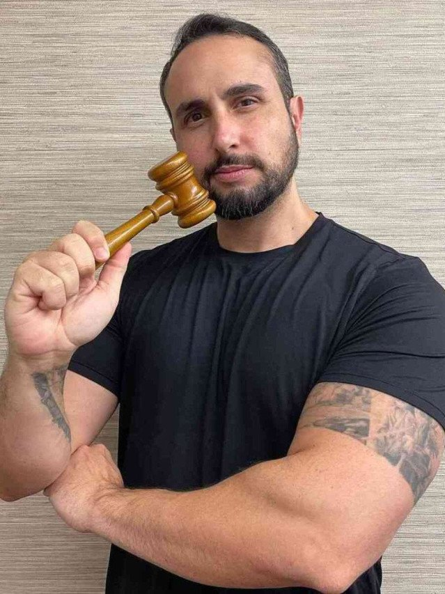 Tiovski's tweet photo. @YaldaIke - Acordar cedo, não deveria ser, uma "thing", uma "coisa". https://t.co/xeRLvr7NAB