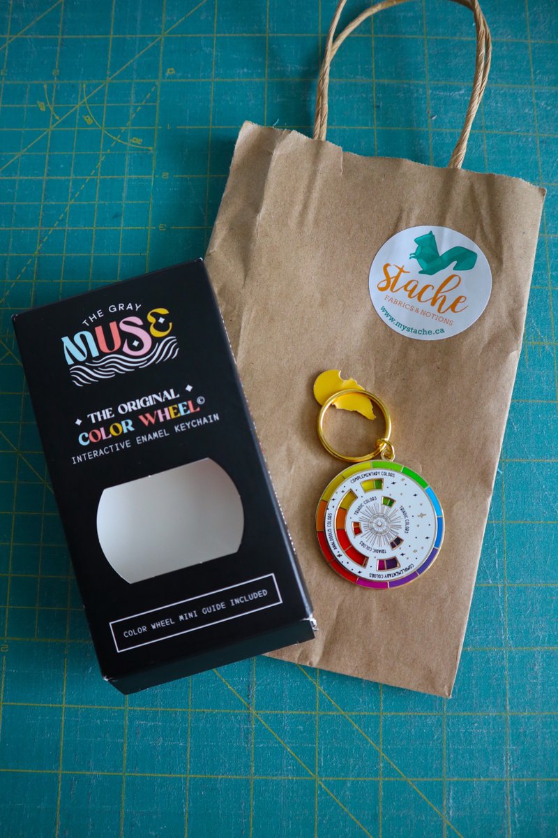 GetQuilts's tweet image. Obsessed with my new key chain colour wheel!  🌈 Who else loves playing with different shades and hues as much as I do? #colourlover #keychaingoals #colourwheel #colourplay #colourinmyday #happyplace #favouritethings