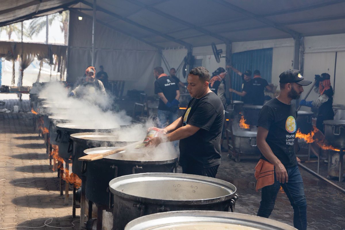 Evacuation orders in Rafah have forced several WCK-supported community kitchens to pause cooking today. Still, our field kitchens and community kitchens outside evacuation zones provided more than 168,000 meals in communities around Rafah and Deir al-Balah. #ChefsForGaza