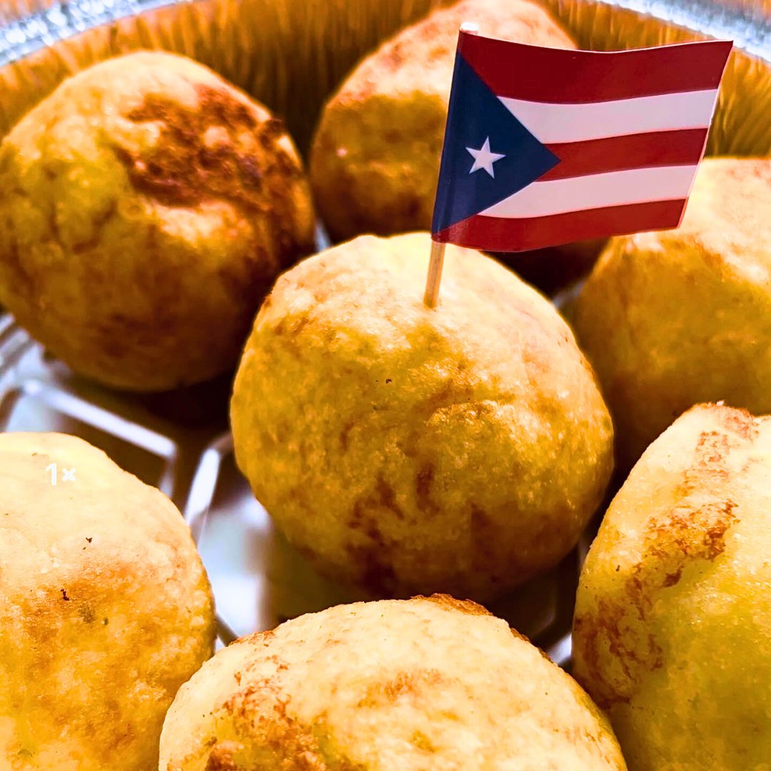 No food festival would be complete without the vibrant flavors of #PuertoRico! 🇵🇷   #FamousFoodFestival #yarisgoodeats #puertoricancuisine #puertoricanflavors #puertoricogram #puertoricoholic #nyfoodgram #nycfoodguide #eatsbynyc #eattheworld  #buzzfeedfood #longislandevents