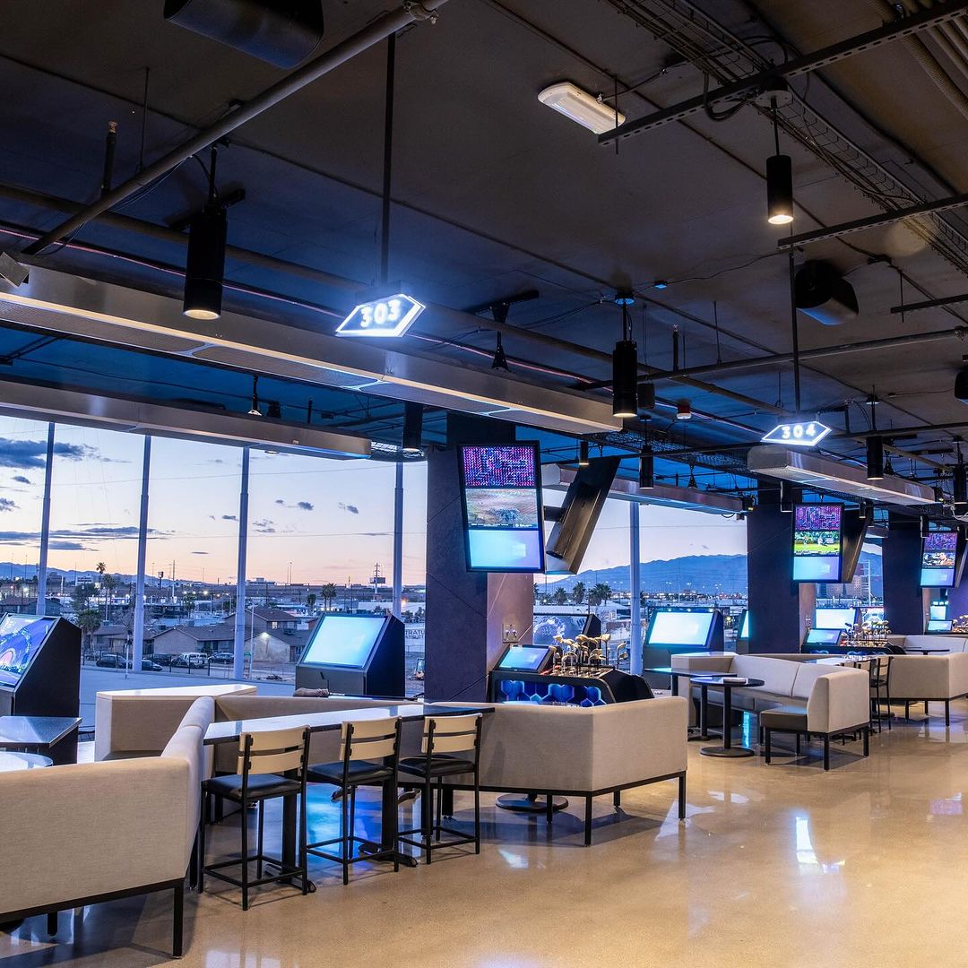 ElationPro's tweet photo. Explore the future of golfing experiences at Atomic Golf in Vegas. Coherent Design illuminated the space with the help of Elation’s Proteus Maximus and Prisma Wash.
📸 @altfphotography
#atomicgolfvegas #venulighting #lightingdesign #elationlighting https://t.co/iQu1vtufre