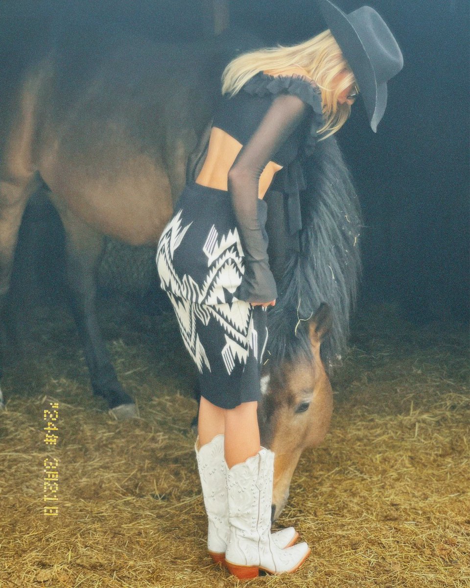 Horse approved. #Ariat Pictured: Chimayo Sweater Skirt | Pearl Western Boots PC: Lilyan Cole