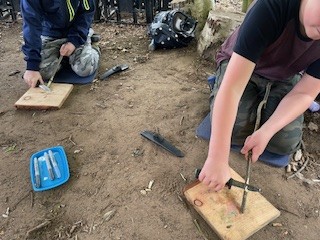 Our session today introduced @NectonY6 g1 to using knives. Just getting used to the safety aspects and feel of a knife as they cleaned their sticks. Ready for next weeks cooking on the fire.