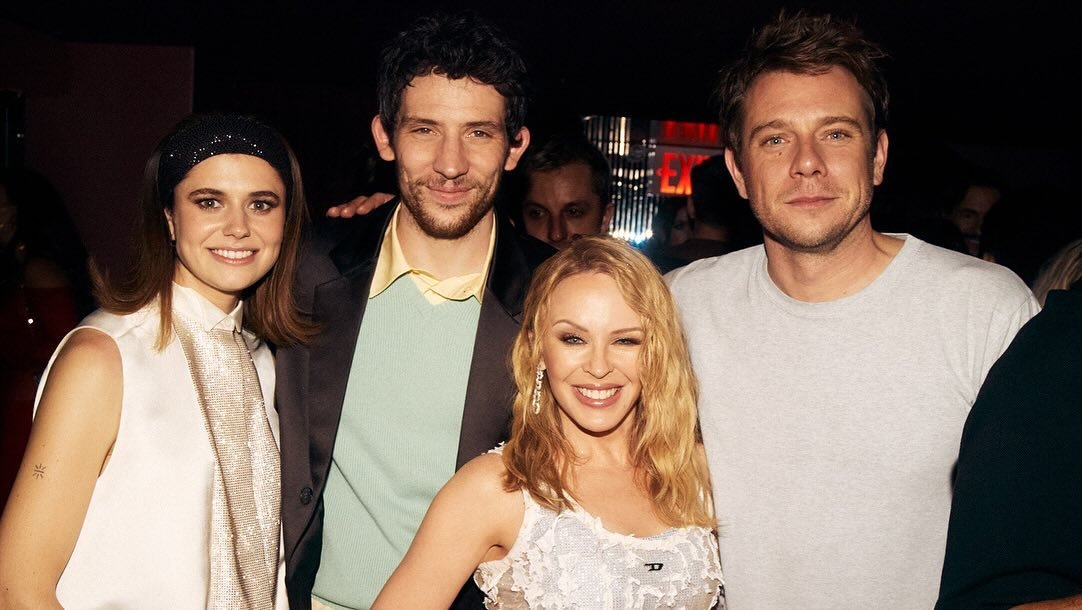 Alison Oliver, o seu namorado e ator Josh O'Connor, a cantora Kylie Minogue e o diretor de criação da Loewe, Jonathan Anderson, ontem na after party do #MetGala em Nova York. 🤎