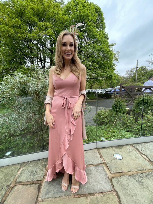 How do you like my wedding outfit? 👰&zwj;♀️  Came back to the UK to celebrate my friend's special day at
