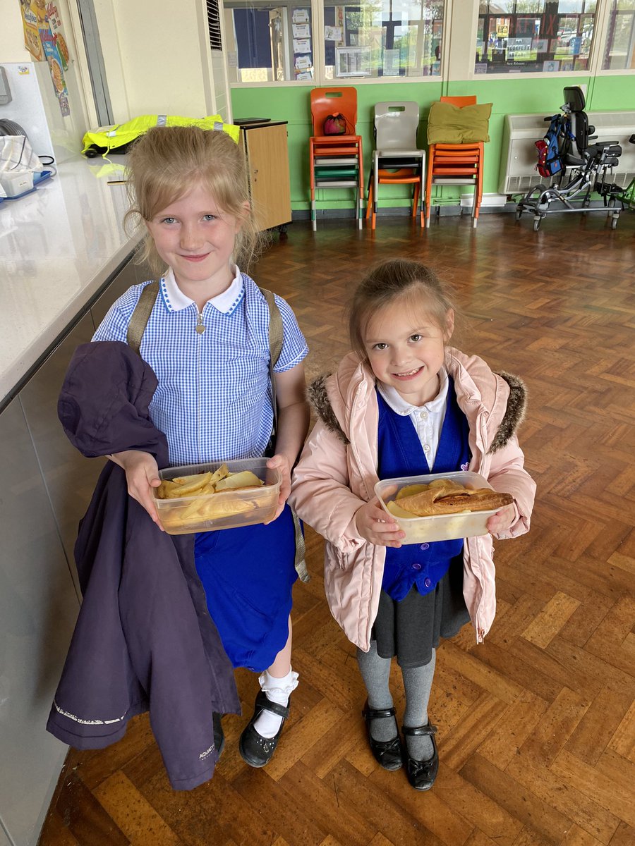 Year 2 cooking club had a great time making their own cheese and ham pastries and chips. Great knife skills on display too. Well done. @ipa_spencer @satrust_