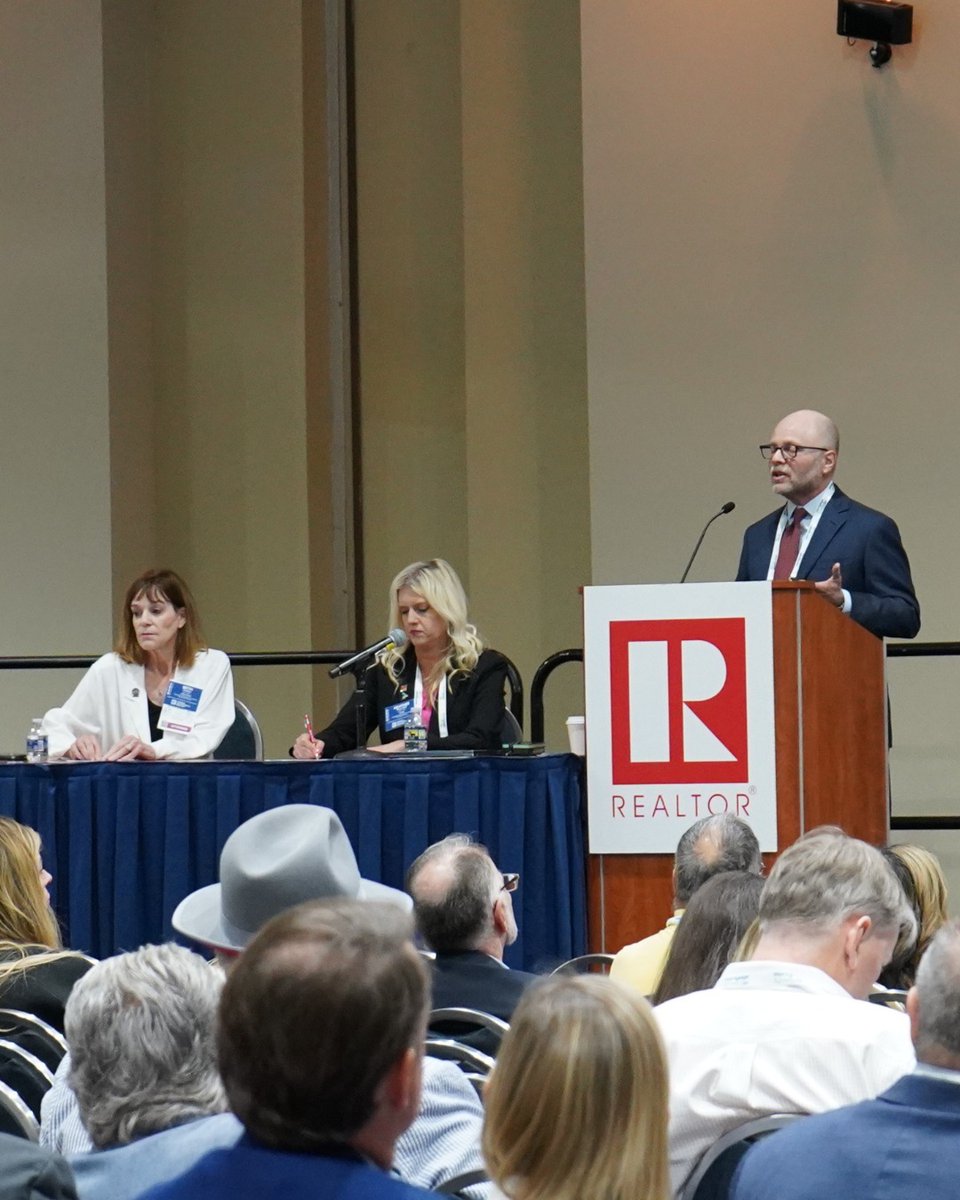 narcommercial's tweet photo. During the REALTORS® Legislative Meetings, attendees heard from NAR Chief Economist Lawrence Yun on the latest economic conditions impacting commercial real estate and the outlook for the year ahead. #NARLegislative https://t.co/k7JYyPhUoN