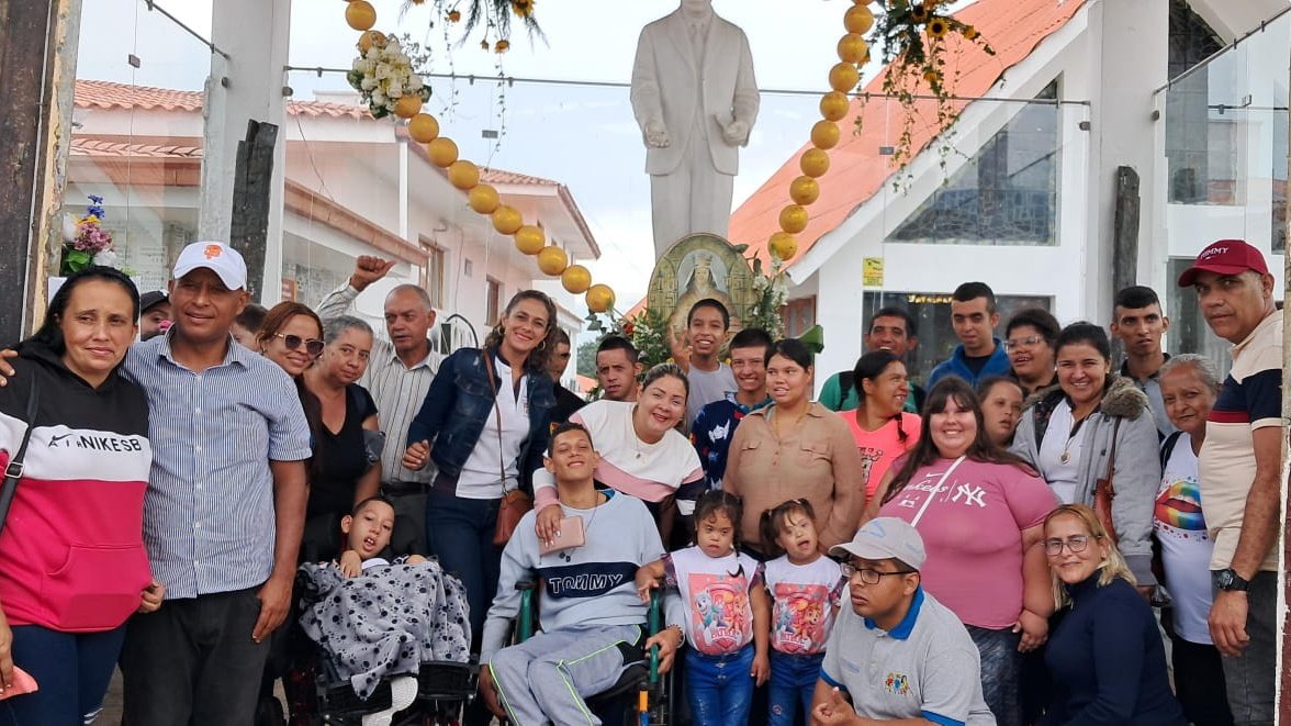 notieducatetru's tweet photo. #7May|| El IEE San Juan Bautista, municipio Carache, finaliza el mes de la Educación Especial con una visita al Santuario de Isntú.

#MovilizadosPorVenezuela
#TrujilloVanguardiaEducativa
#MPPE #MPPEducacion

@NicolasMaduro @_LaAvanzadora @MPPEDUCACION @Gerardo4fPsuv @GobTrujillo https://t.co/kqiFKG5glC