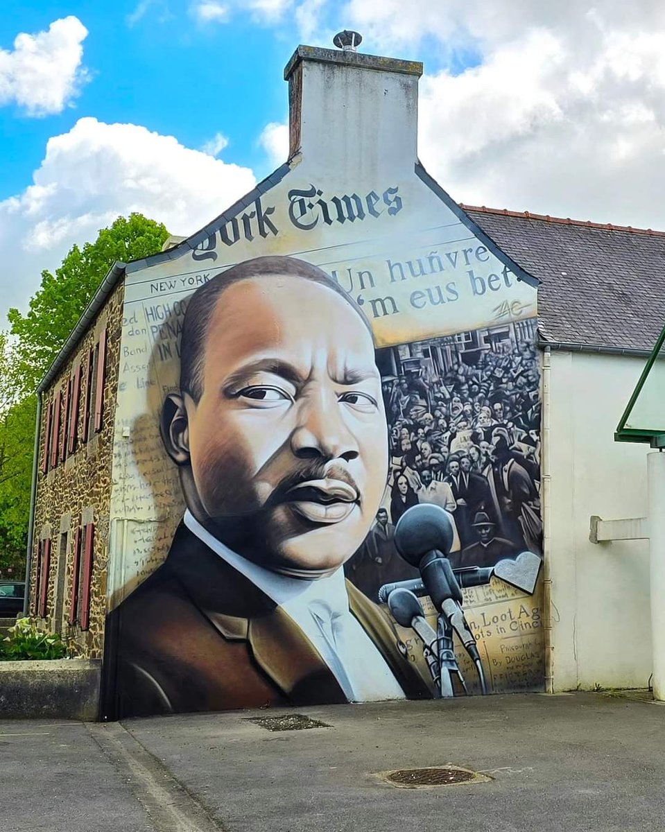 Pebezh labour a galite savet gant ZAG ur wech ouzhpenn ! Ha brezhoneg gant ar freskenn. Benn nebeut, ur souezhadenn evit ar Redadeg a erruo e Montroulez d'ar 25 a viz Mae, ur souezhadenn evit ar brezhoneg.😀
<a href="/Zag_artist/">ZAG</a> <a href="/KltVro/">KLT - Ti ar Vro Montroulez</a> <a href="/bretagne_info/">Bretagne-Info</a>
<a href="/OPAB_OPLB/">Ofis Publik ar Brezhoneg | Actualités</a>
#bzhg #montroulez