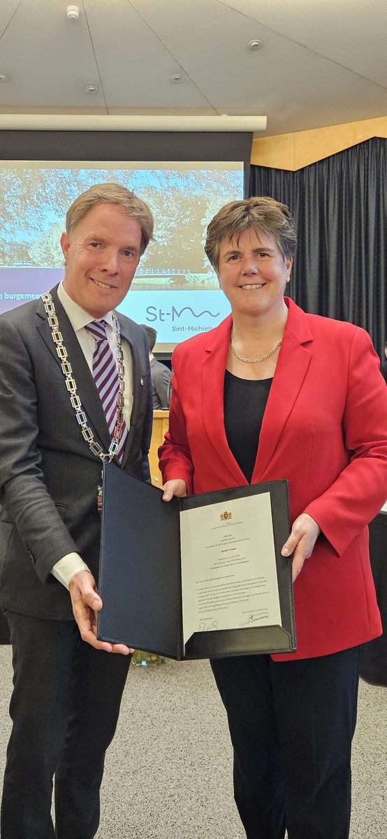 Sint-Michielsgestel heeft een nieuwe burgemeester: <a href="/EikoSmid/">Eiko Smid</a>. Hij kreeg voorafgaand aan zijn beëdiging door Commissaris van de Koning Ina Adema de vendelgroet van de vier gildes uit de gemeente.