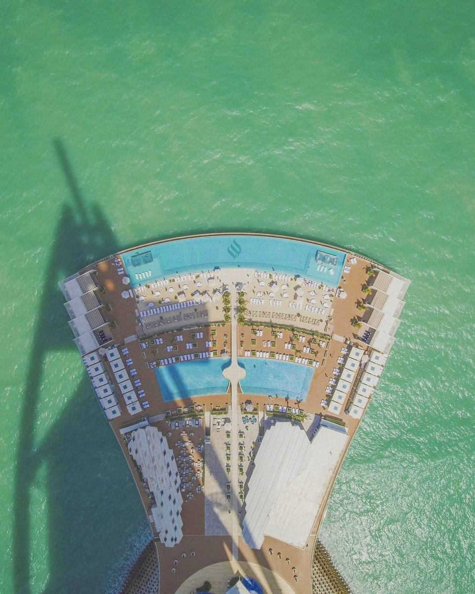 Tossing up between a lavish lunch and a pool day? You can enjoy both + breathtaking views of the sea at Sal Burj Al Arab 💙 📸 IG/burjalarab #VisitDubai
