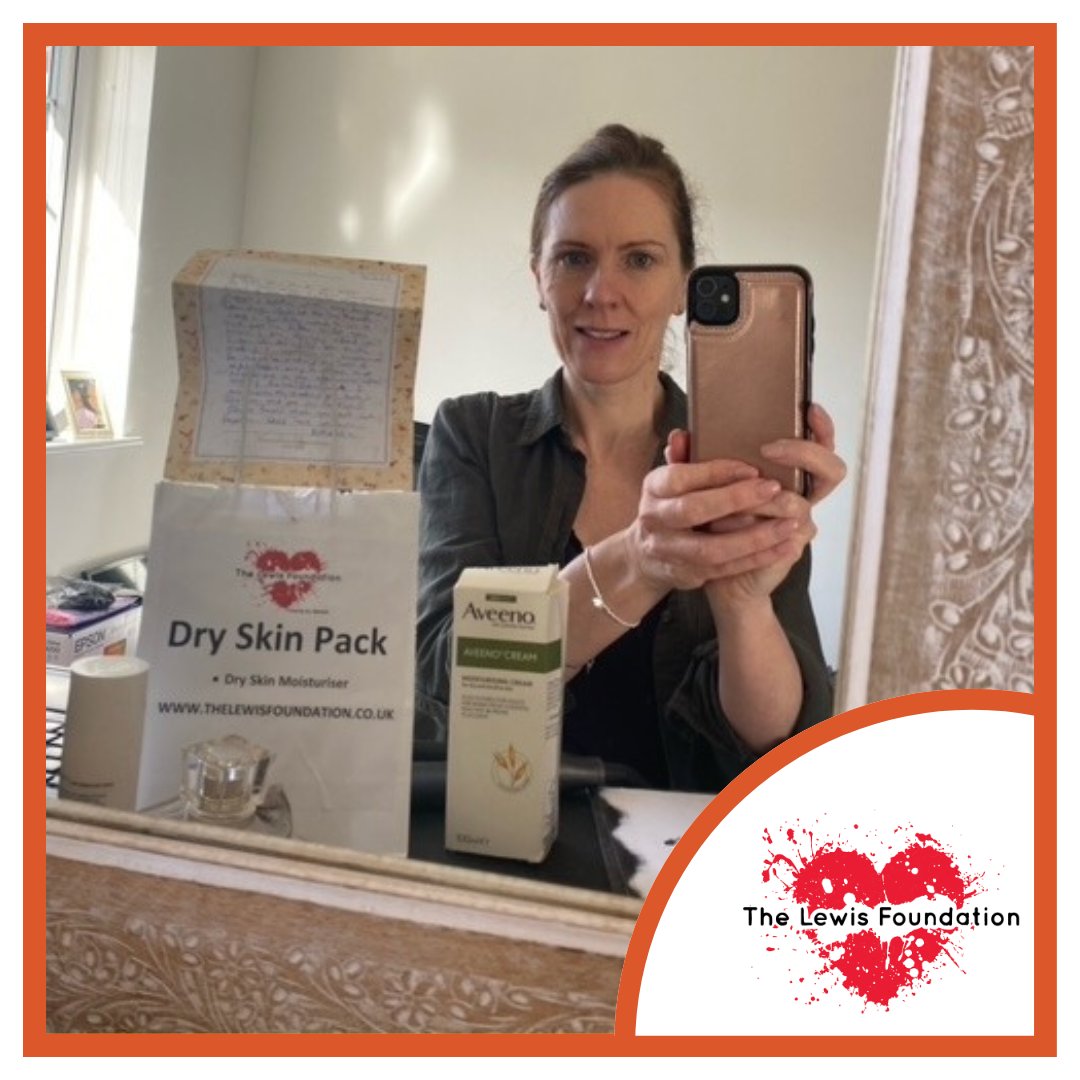 Cherie about to start #chemo shares how much a simple gift & letter meant to her: 'I have fear & anxiety, but this little gift & letter give me hope & strength. It shows people, even strangers, care.' A gift costs just £3.60 Every bit counts ow.ly/kNe650Ryolf @frommetoyou01