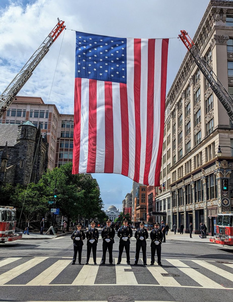 Ahead of #PoliceWeek, members of ACPD’s Honor Guard proudly attended the 30th annual Blue Mass at St. Patrick’s Cathedral to pray for those in law enforcement & fire safety, remember the fallen and support those who serve.