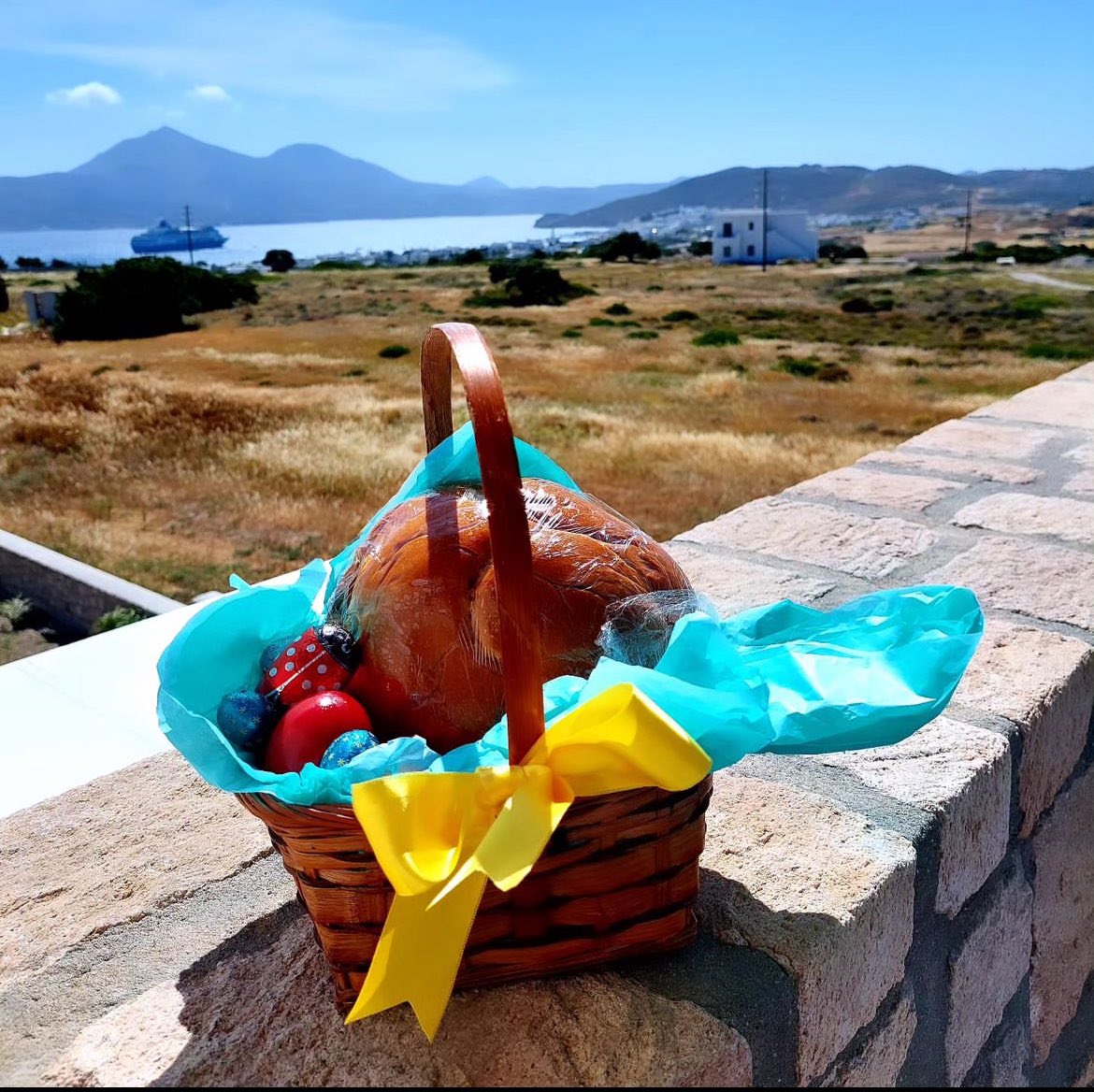 Easter gift for our guests!

#mysuite #mysuitemilos #myview
#milos #milosisland #cyclades #milosgreece #greece #greekislands #greecevacation #cycladicstyle
#interiordesign #summertime #bestvacations #aegeansea #roomwithaview #honeymoon