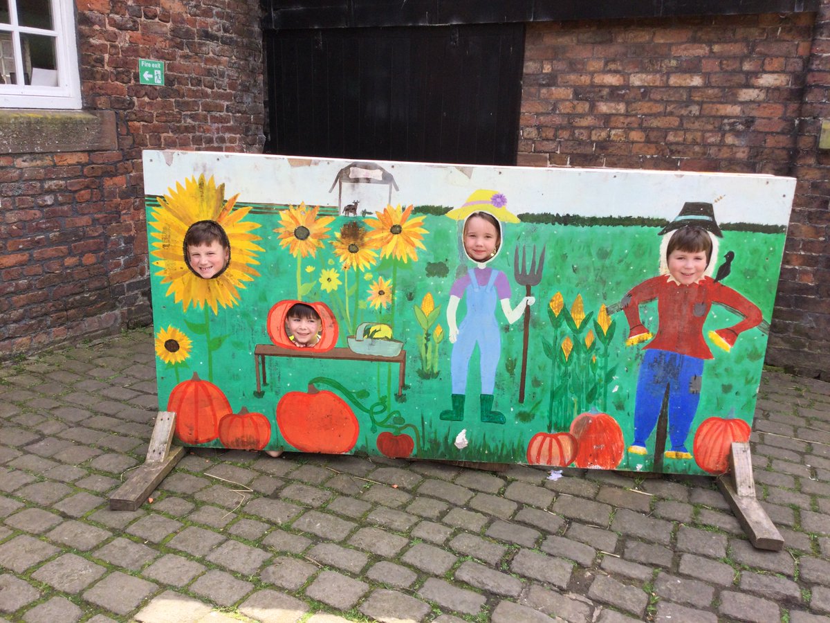 Reception A had a lovely trip to Croxteth farm today. We got to hold, stroke and feed lots of the farm animals🐑🐐🐴🐔🦆, and the weather was beautiful too😊. Thank you to our parent helpers and @CroxtethFarm for a lovely day.