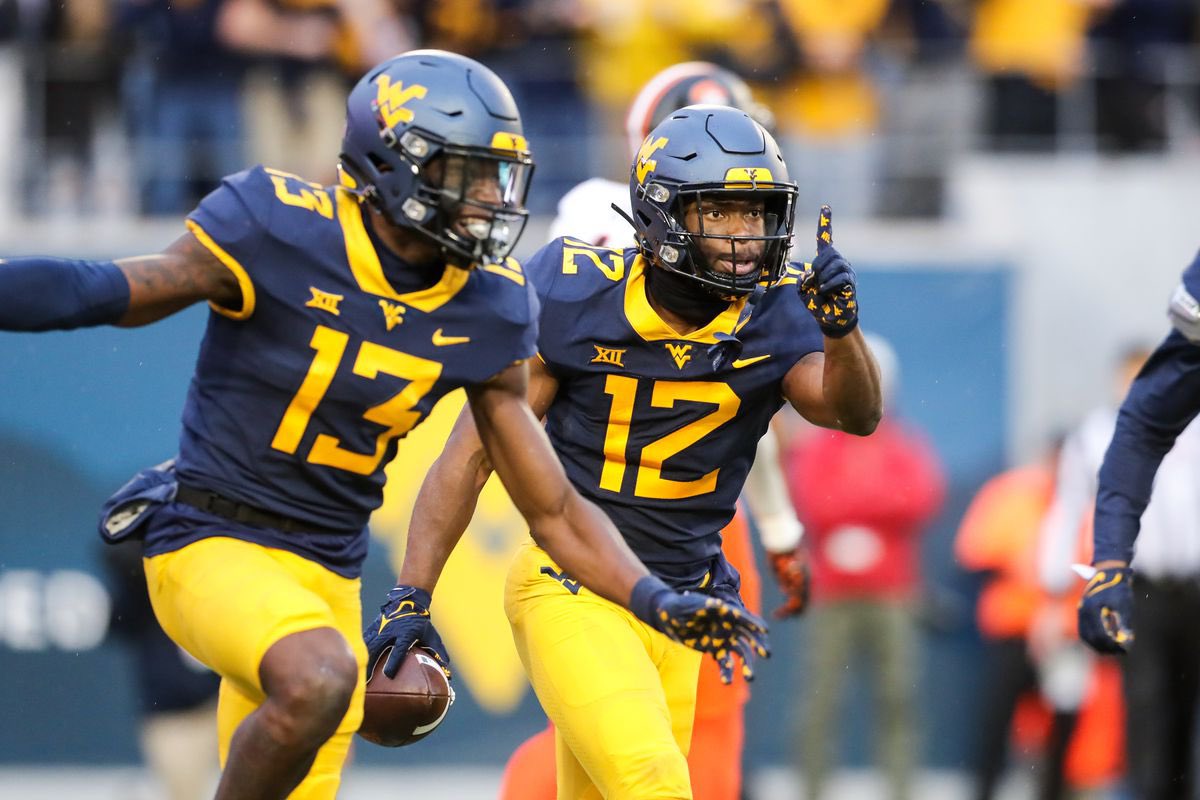 WOW! After a great discussion/School visit with @Coach_Cab I am truly BLESSED to recieve My first Big 12 Offer from West Virginia University #AGTG @RivalsFriedman @MohrRecruiting @DonCallahanIC @RivalsWardlaw @adamgorney