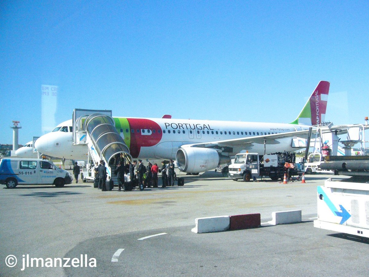 From my personal collection. @tapairportugal A320 (CS-TNN) 'Gil Vicente'. Airport of Lisbon (POR) May/2010 @MD80com @n194at @KeesMulder2008 @retro748 @ClassicsPlanes @ruiaguiar66 @cpt340 @grandePortugal1 @MaestroFlying @flydeck60 @pilot_airbus @SpottingLisbon @OnDisasters @MaxK_J