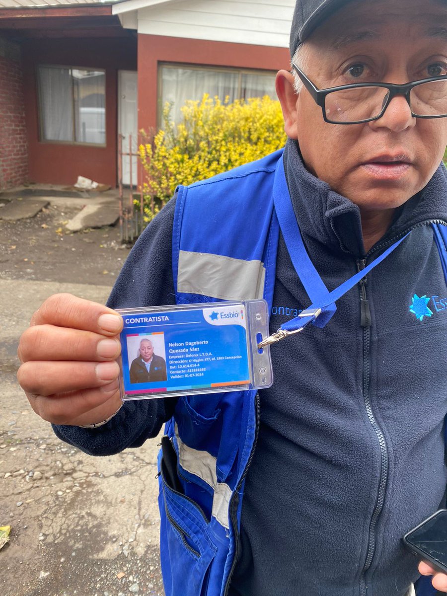 JaraRenan's tweet photo. Hola está persona se hace pasar por trabajador essbio diciendo que le recibe el pago q anda con la máquina trasbank @essbio https://t.co/Jynw8AJKyO