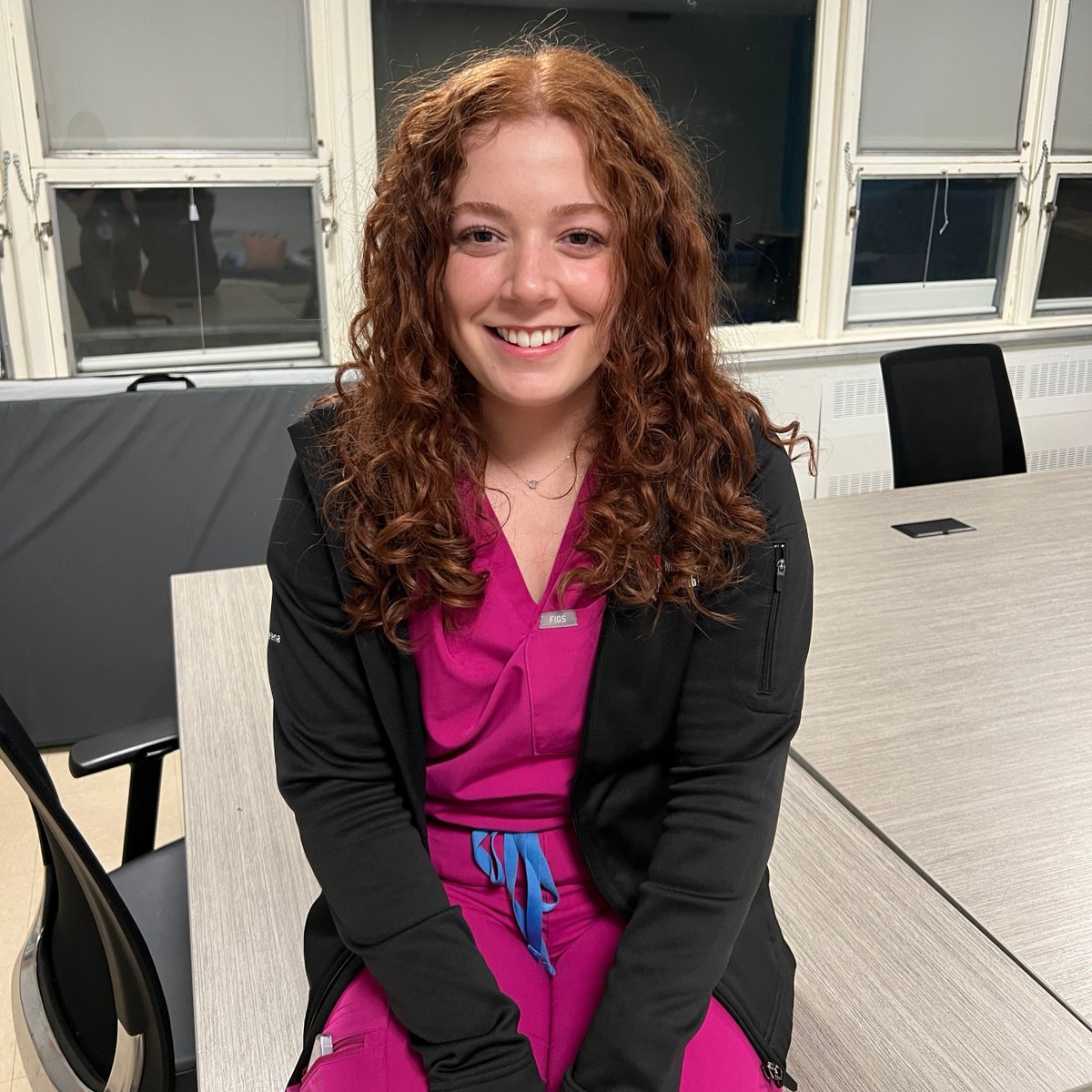 🤗 This is Selena Afonso. Today, she is a registered nurse working on the surgical unit on B8 at the Montreal Children’s Hospital. 💐 Congratulations on passing your licensing exam, Selena! We are lucky to have you as part of the team! #NursingWeek2024 @HME_MCH
