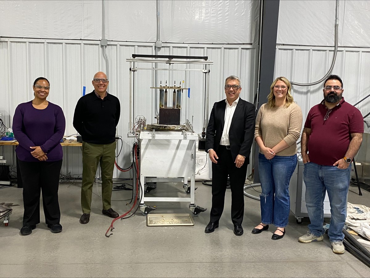 .@SkyNanoTech is developing advanced carbon nanotube materials for carbon-negative construction under ARPA-E's HESTIA program🏗️. The team recently hosted ARPA-E Program Director Laurent Pilon and T2M Advisor Ken Pulido at their new facility in Tennessee. #ARPAEontheRoad