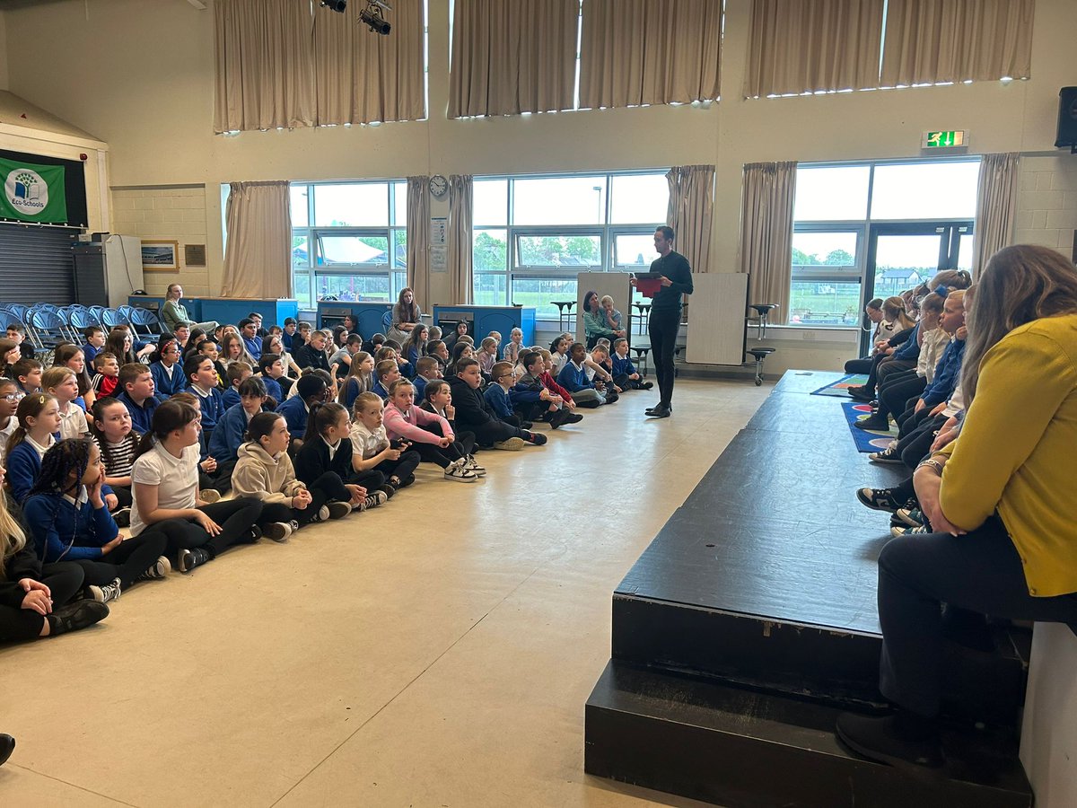 Well done to P1C for teaching us all about plants during todays assembly 👏🪴 #ConfidentIndividuals ⭐️ 

Both the upper school and the lower school also learned about how to stay safe online 📱 & how to be successful for the remaining weeks of term 4 💪 #ReachYourFullPotential 💜
